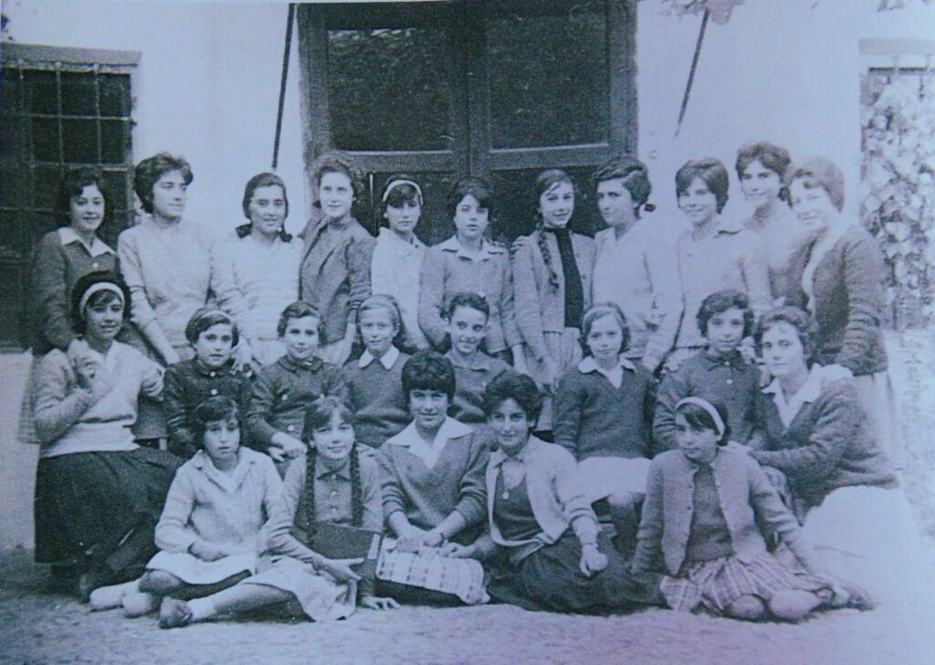 Con la Academia llegó la oportunidad de estudiar para las chicas